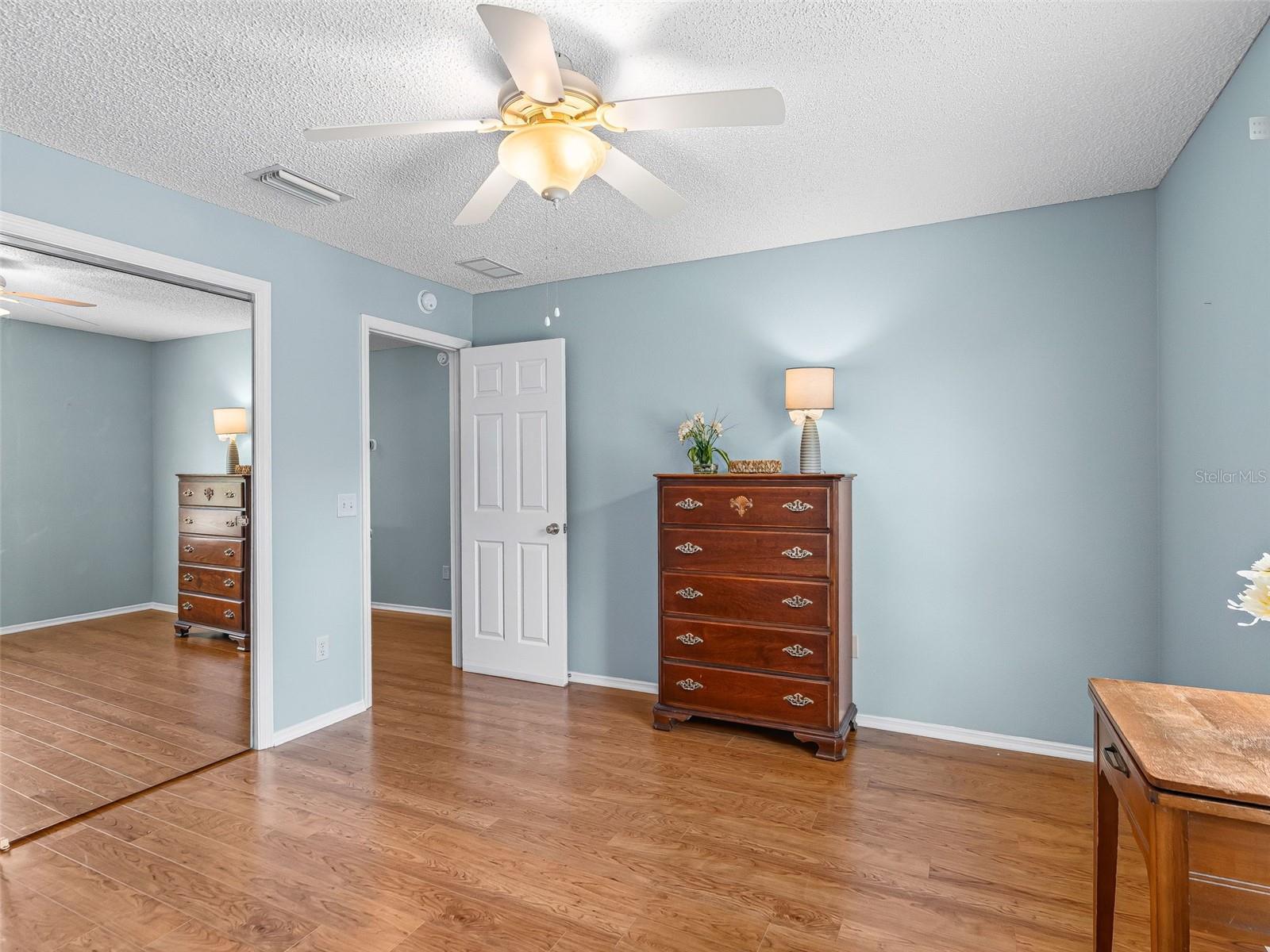 973 York Ter Property Photo 35