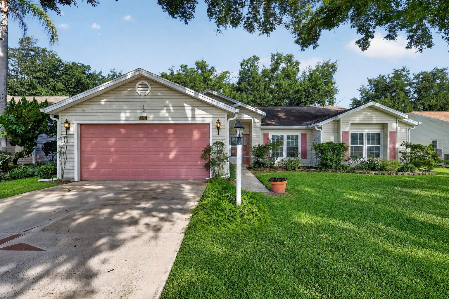 25333 River Crest Dr Property Photo 1