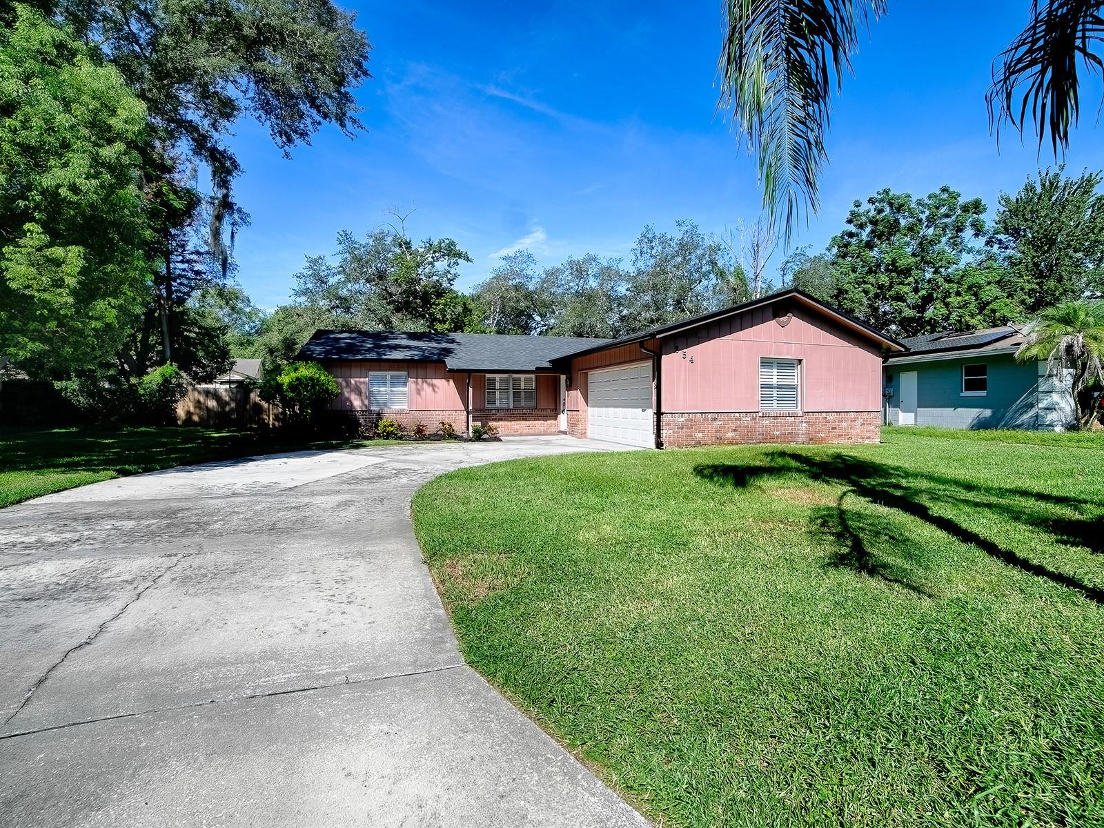154 Essex Dr Property Photo 1
