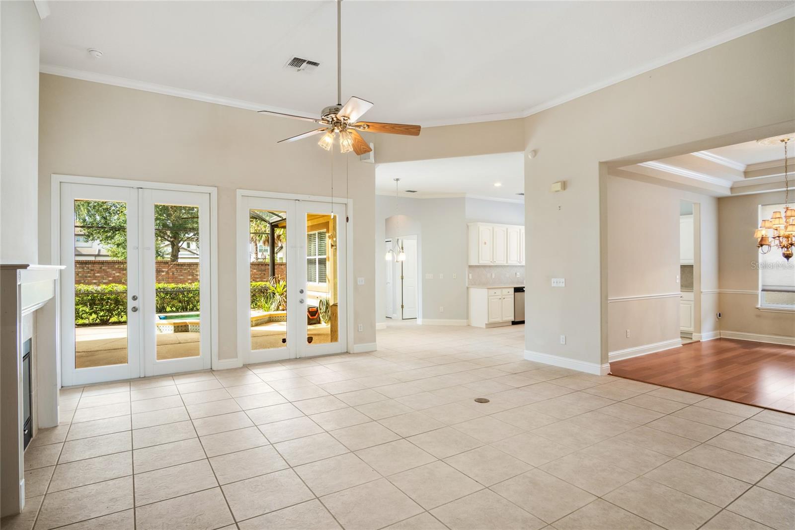 10734 Woodchase Cir Property Photo 5