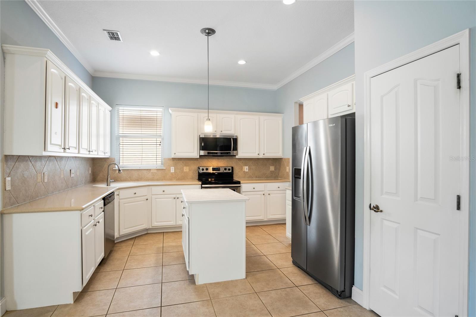 10734 Woodchase Cir Property Photo 8
