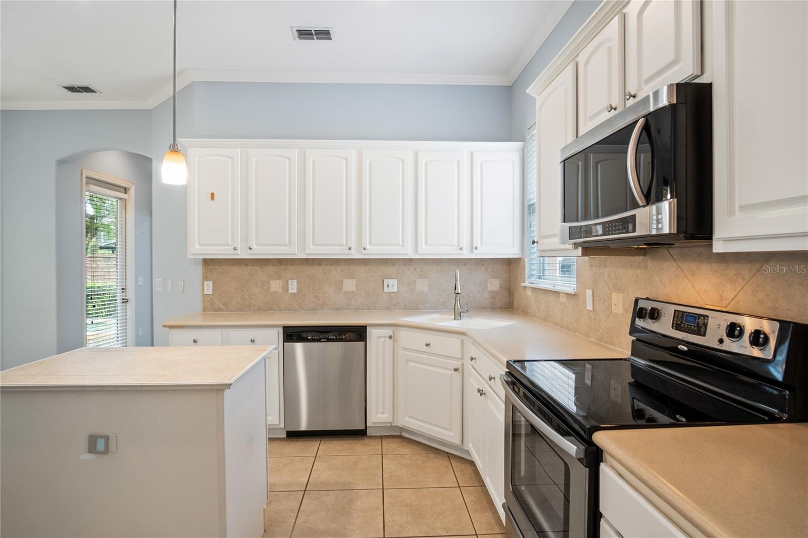 10734 Woodchase Cir Property Photo 9