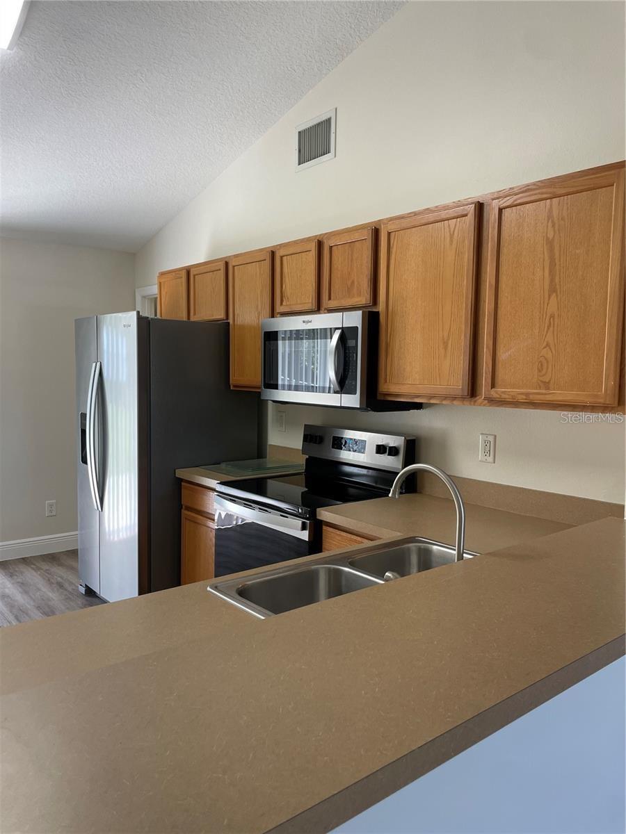 17542 Doris St Property Photo 5