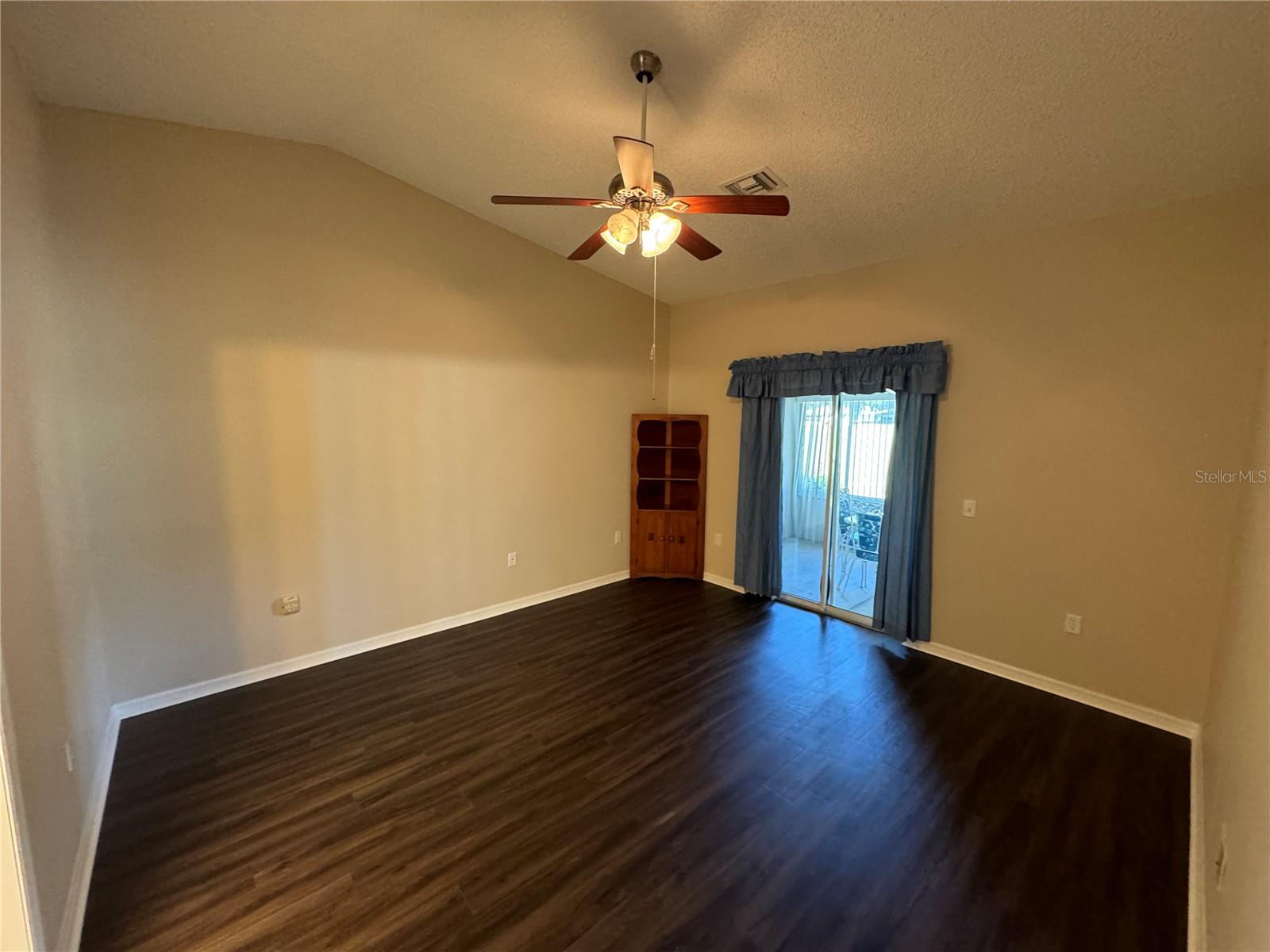 545 Golfview Ct Property Photo 2