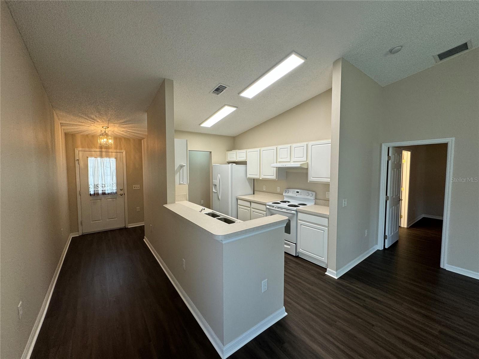 545 Golfview Ct Property Photo 5