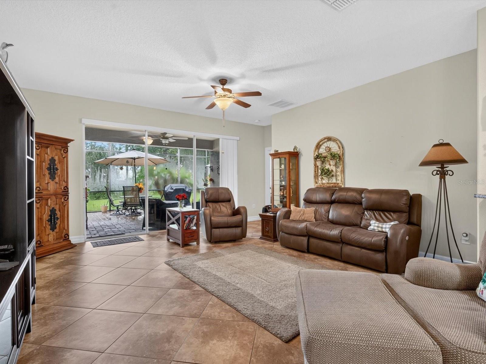 3831 Sanibel St Property Photo 6