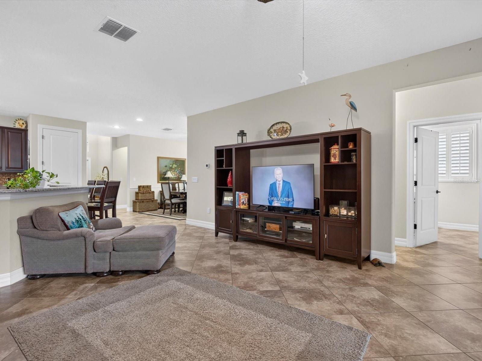 3831 Sanibel St Property Photo 7