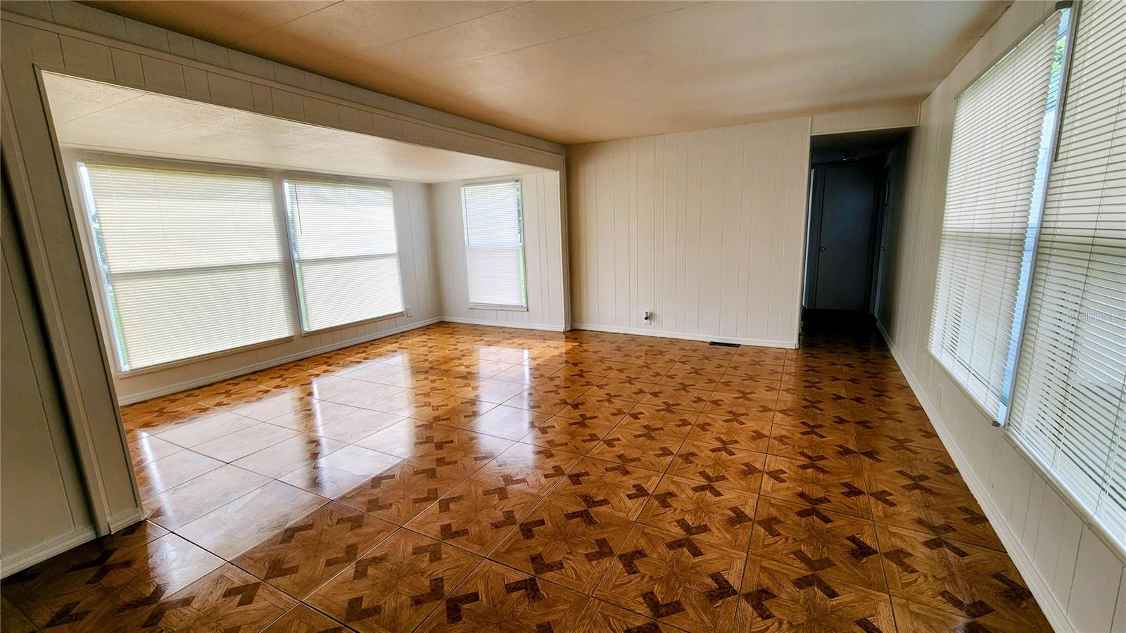 17653 Broad St Property Photo 9