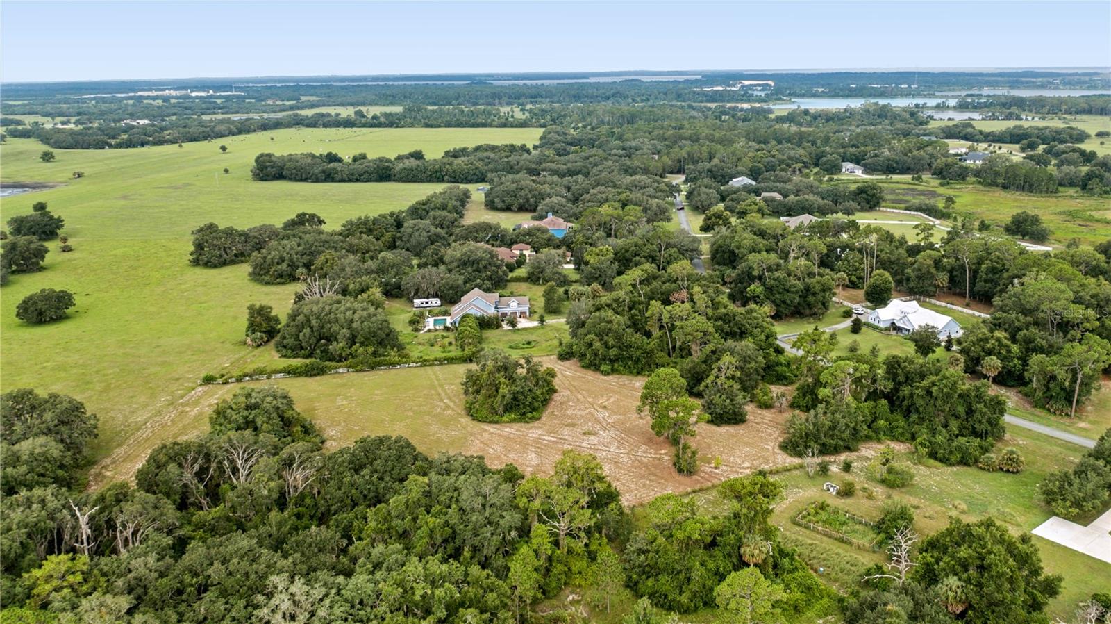 Trotting Horse Ln Property Photo 4