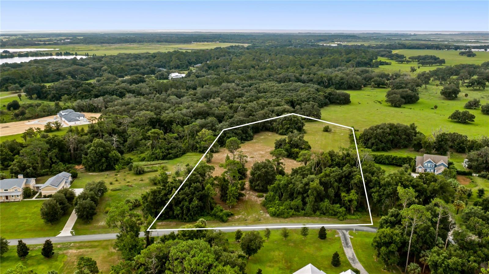 Trotting Horse Ln Property Photo 16