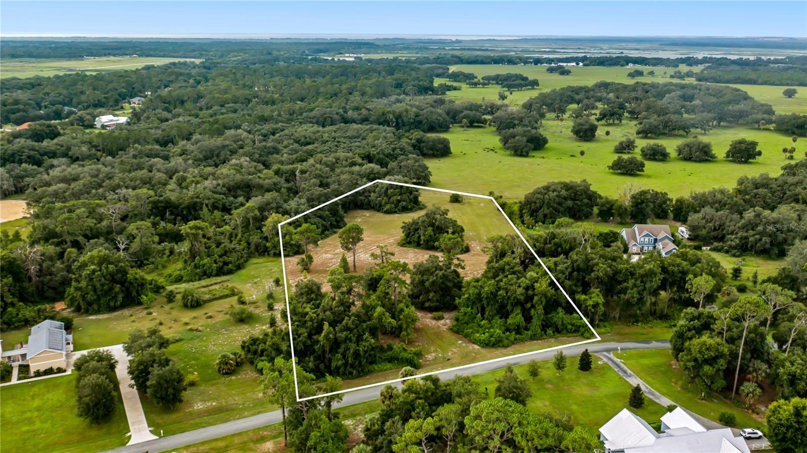 Trotting Horse Ln Property Photo 18