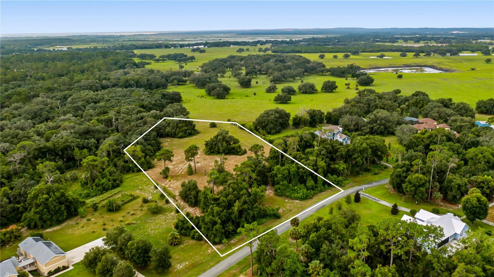 Trotting Horse Ln Property Photo 20