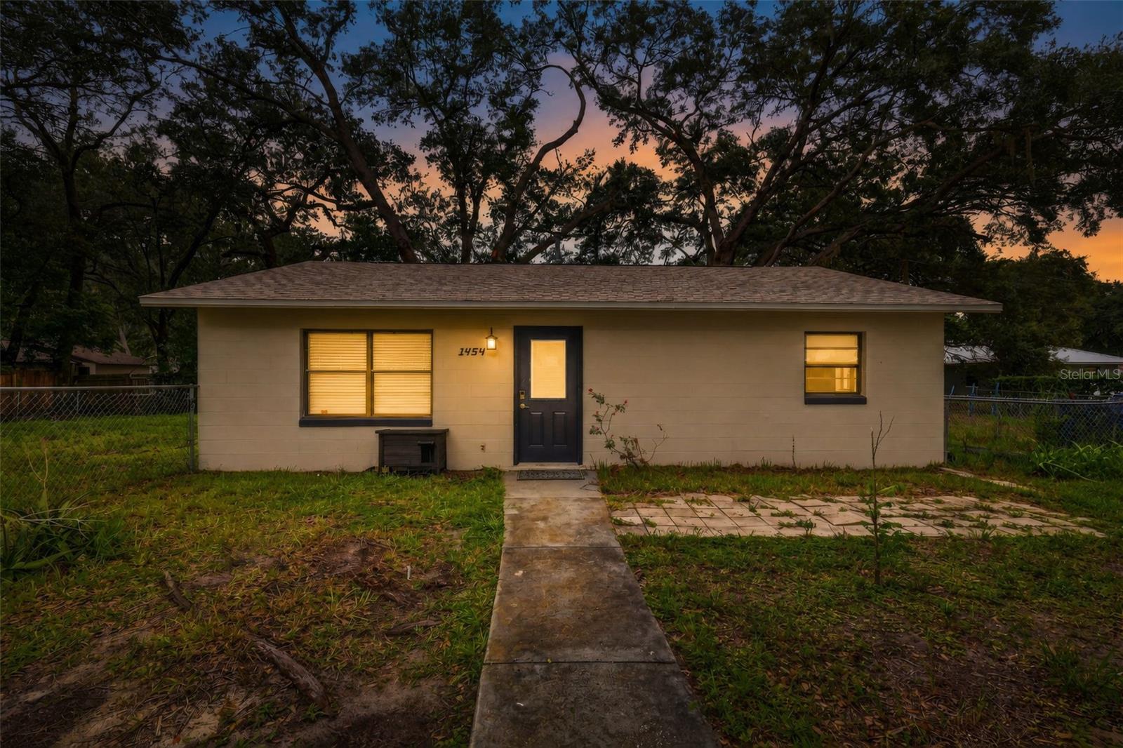 1454 Howard St Property Photo 1