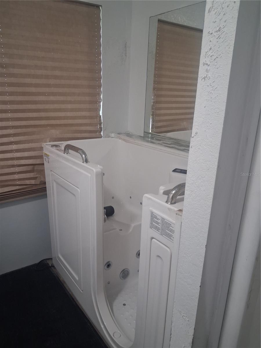 8500 Nw 10th Ter Property Photo 13