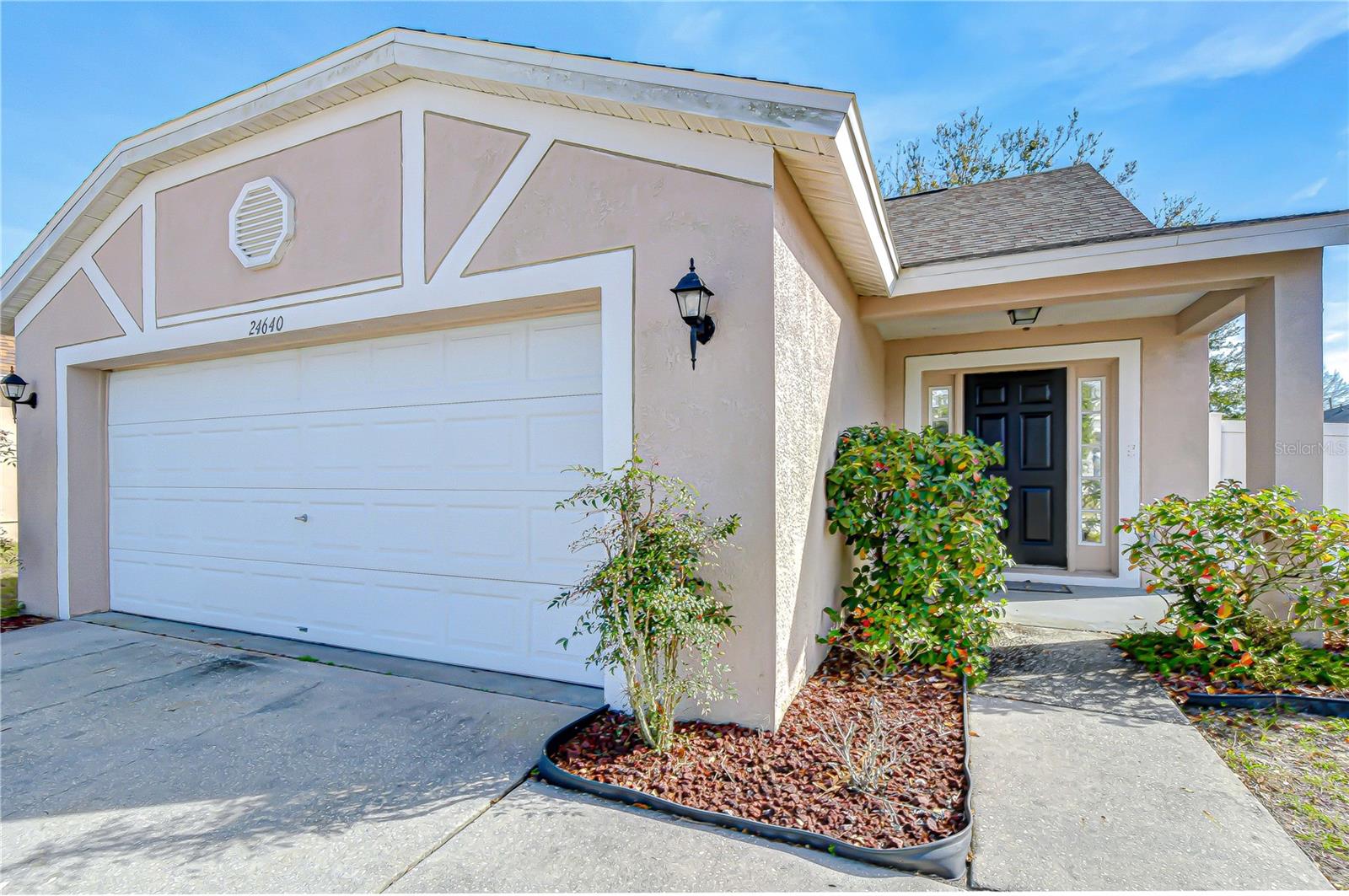 24640 Siena Dr Property Photo 4