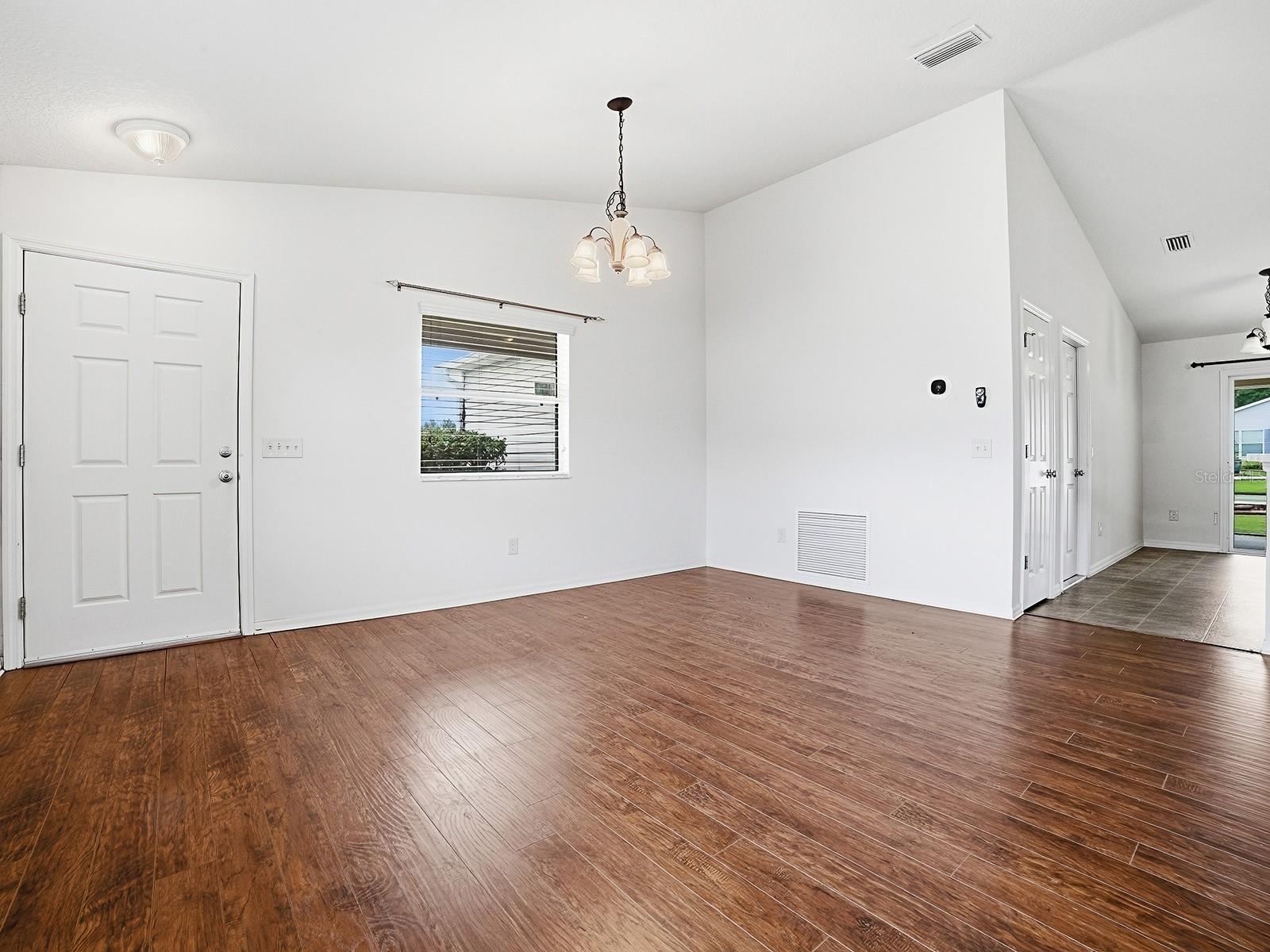 250 Arbella Loop Property Photo 5