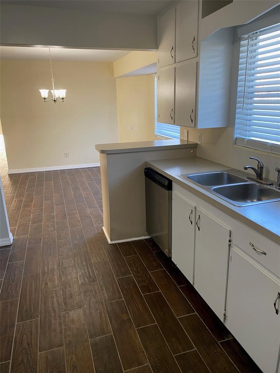 803 Haselton St Property Photo 4