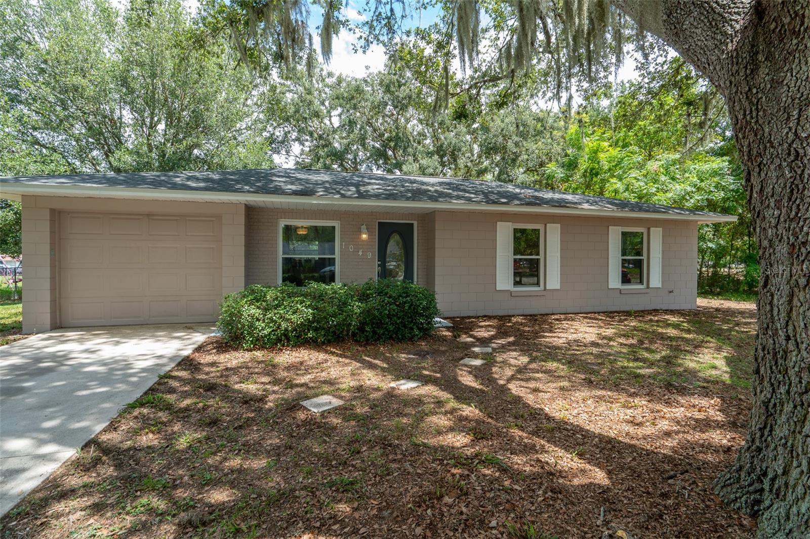1049 BIRCH BLVD Property Photo 1
