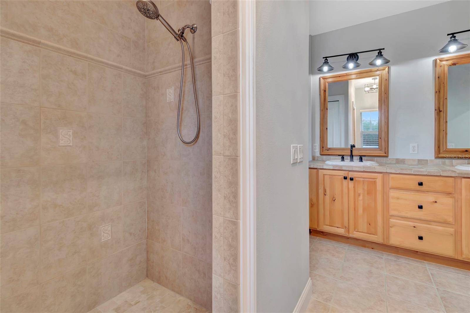1215 Lakeshore Dr Property Photo 40