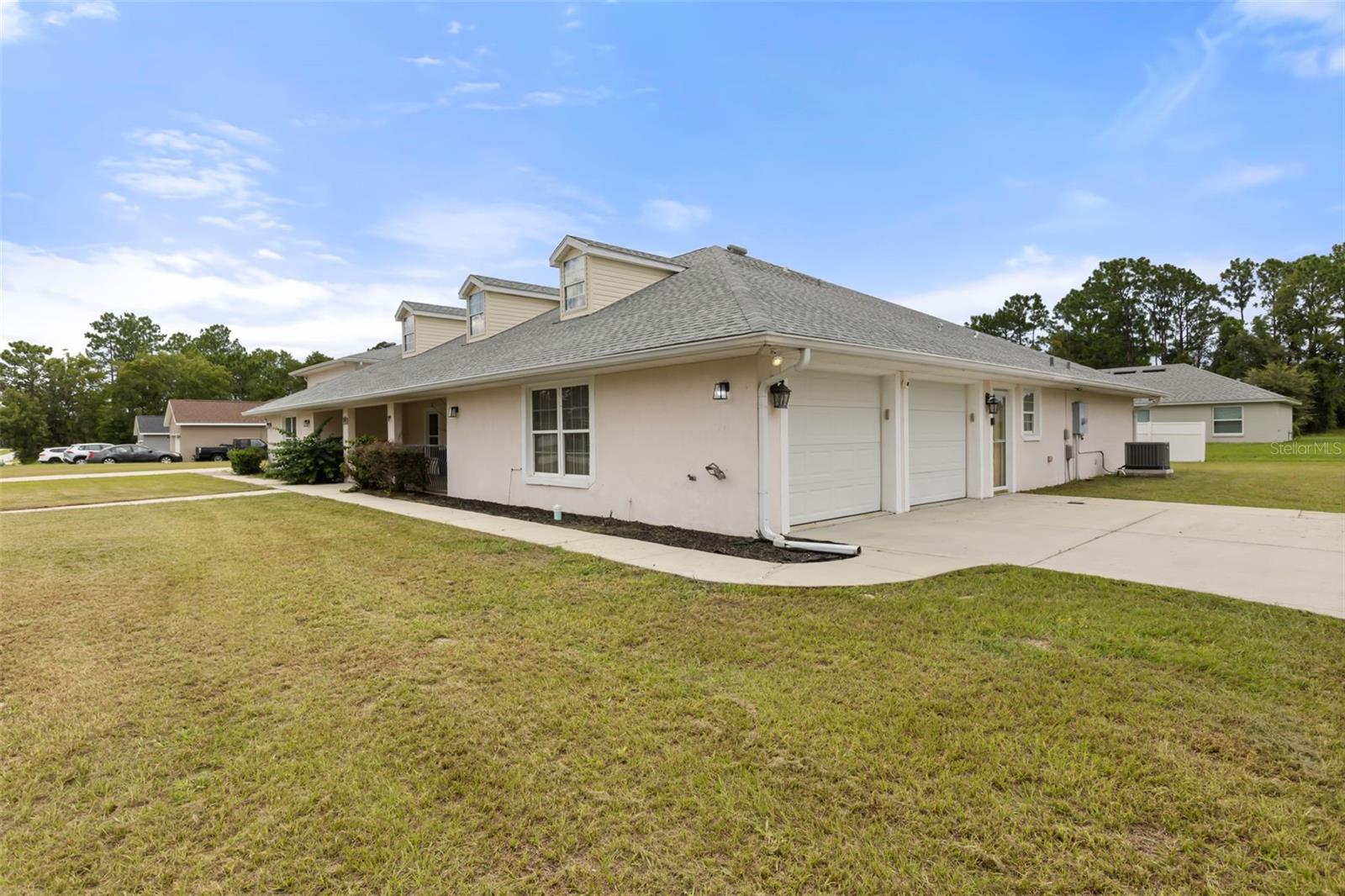 639 Marion Oaks Trl Property Photo 3