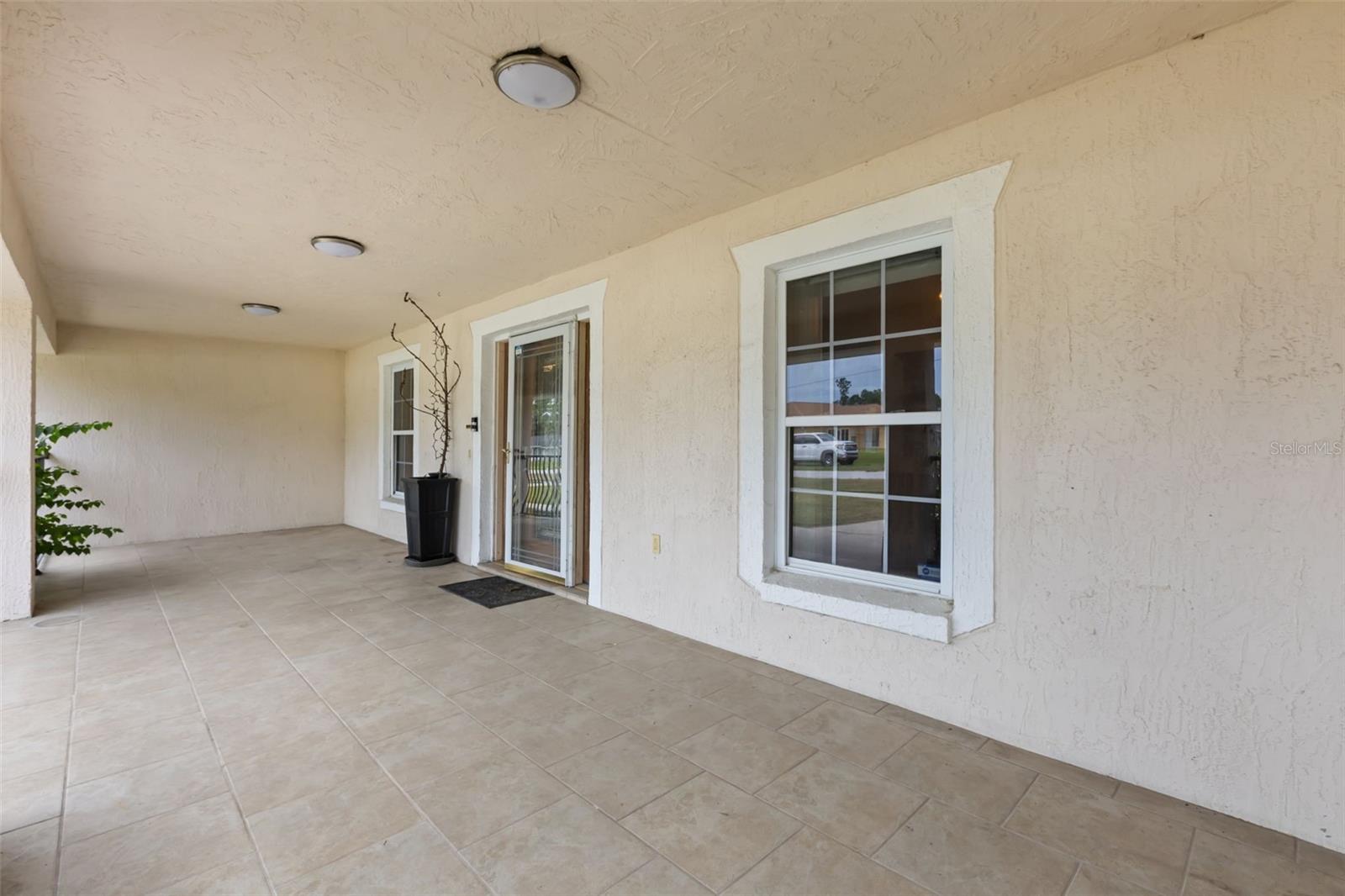 639 Marion Oaks Trl Property Photo 6