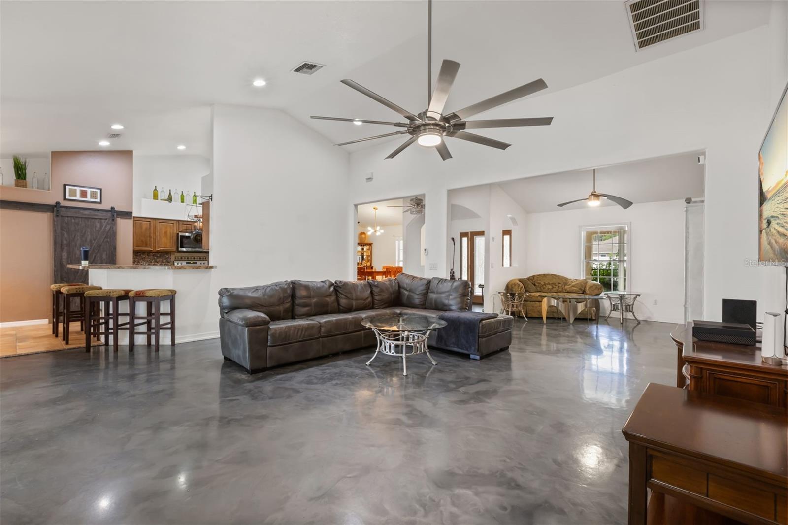 639 Marion Oaks Trl Property Photo 8