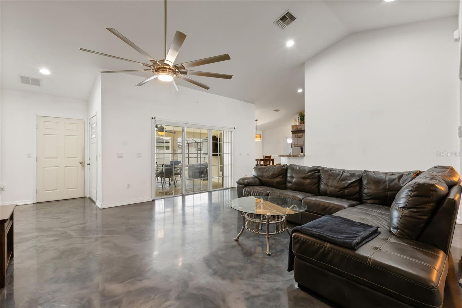 639 Marion Oaks Trl Property Photo 9