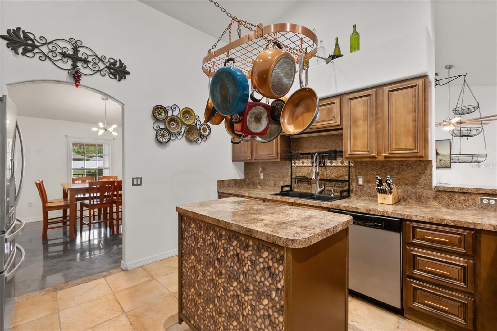 639 Marion Oaks Trl Property Photo 12