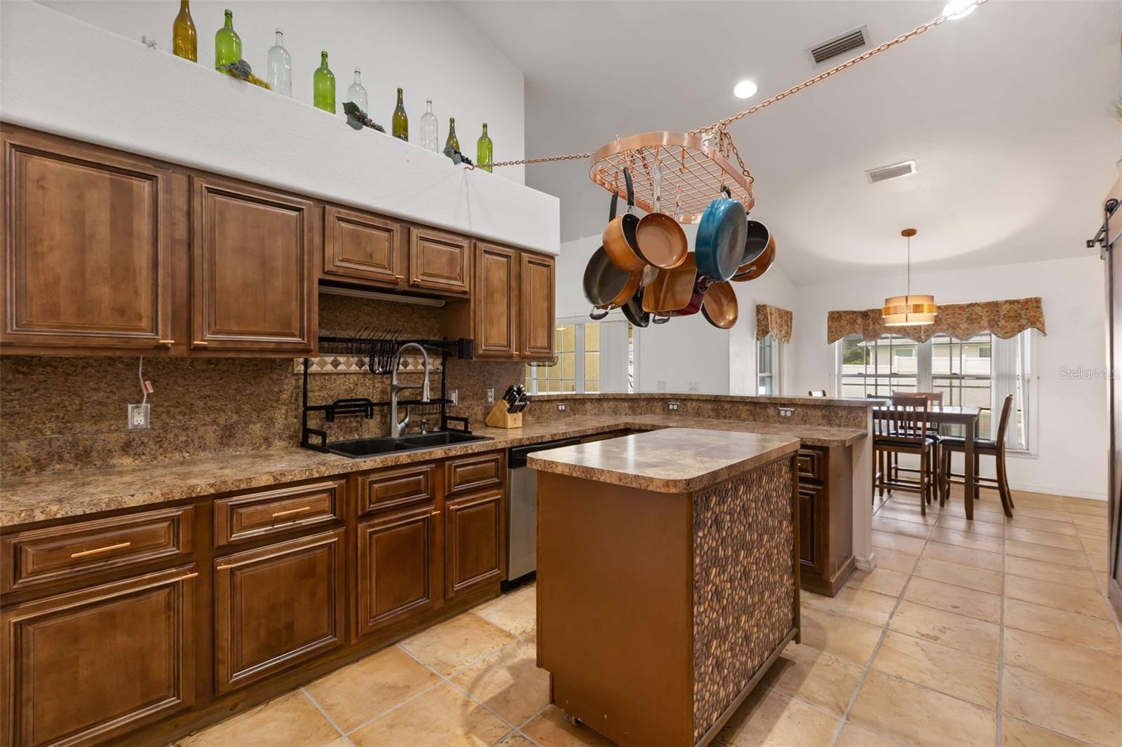 639 Marion Oaks Trl Property Photo 14