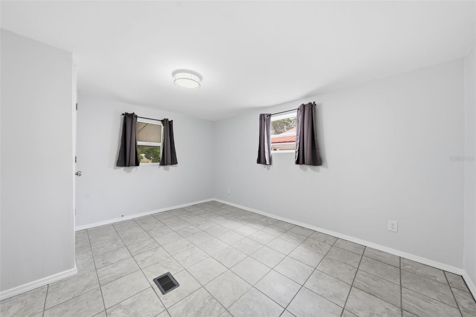 44945 2nd St Property Photo 7