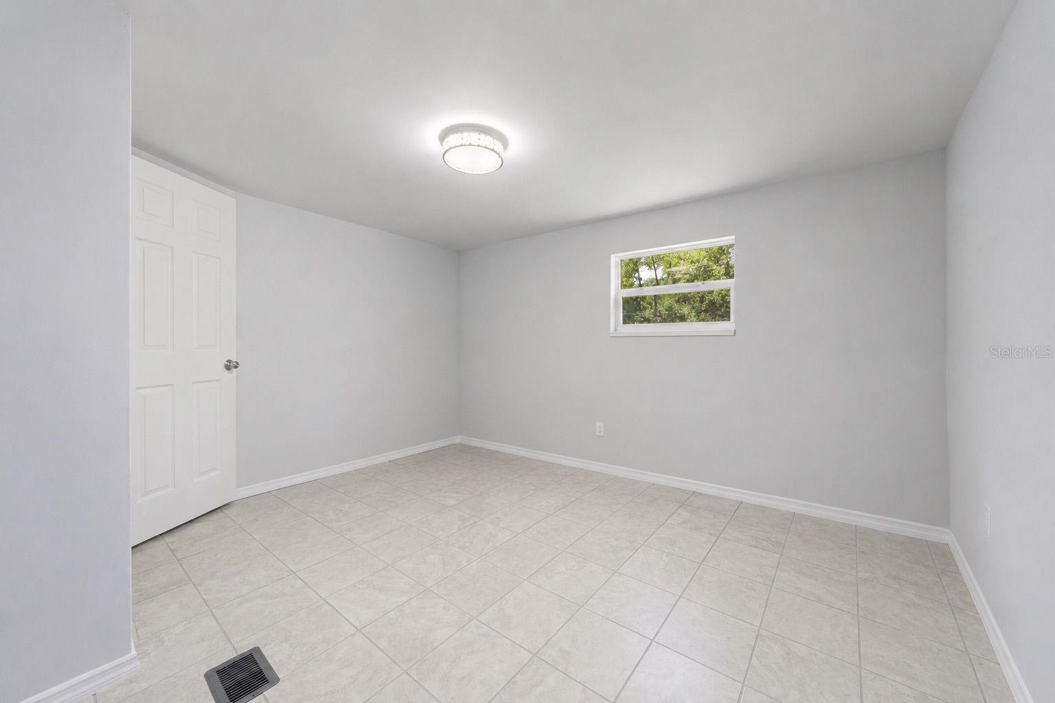 44945 2nd St Property Photo 15