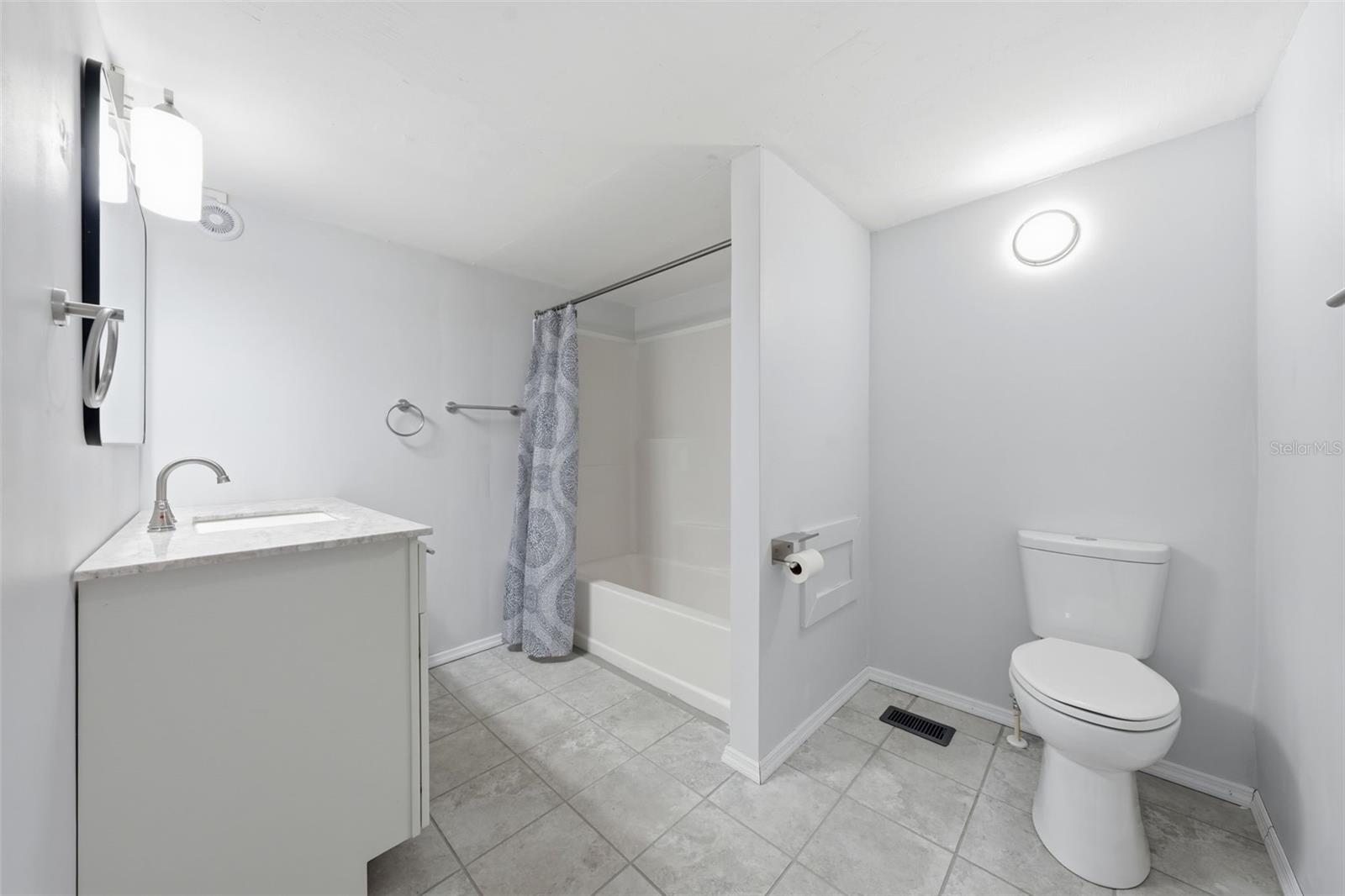 44945 2nd St Property Photo 16