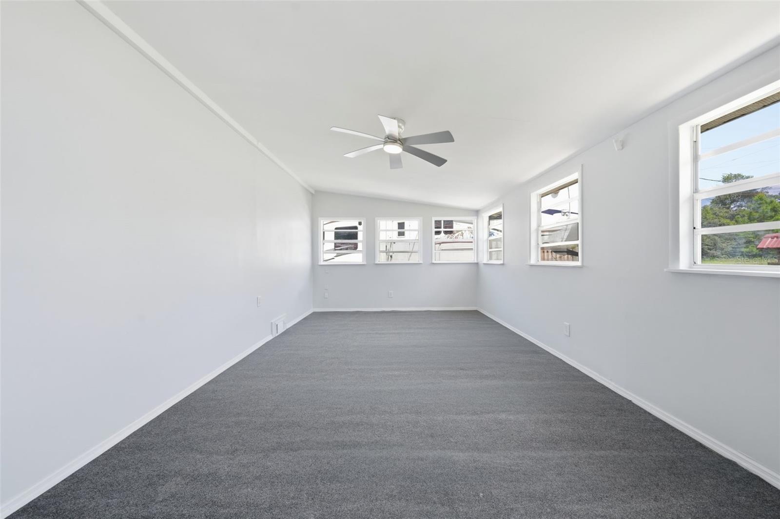 44945 2nd St Property Photo 18