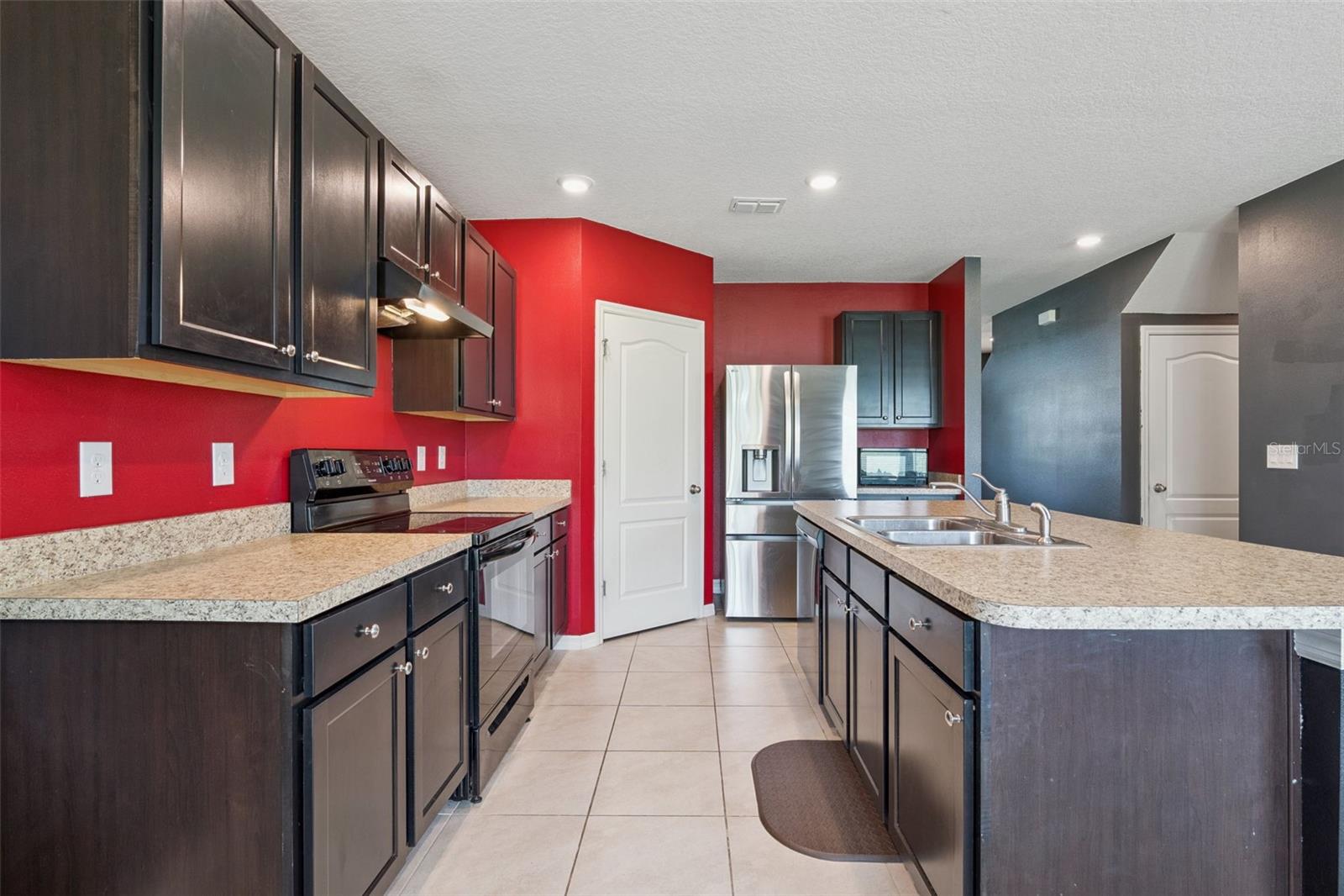 10528 Bronze Leaf Ct Property Photo 4