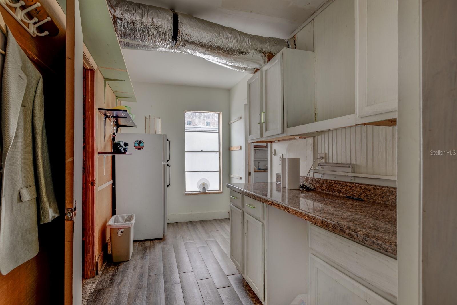 427 N Donnelly St Property Photo 11