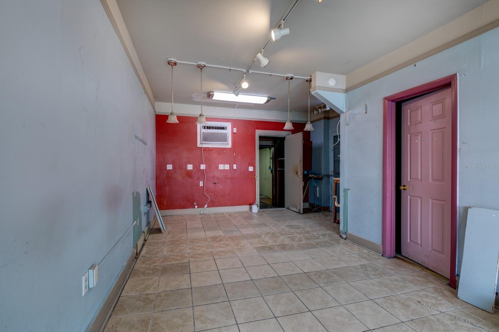 427 N Donnelly St Property Photo 25