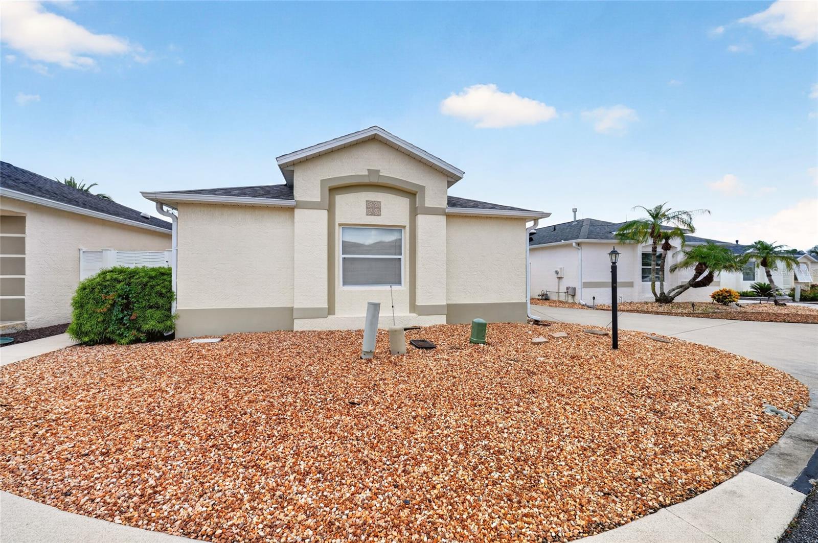 1049 Jackson St Property Photo 3