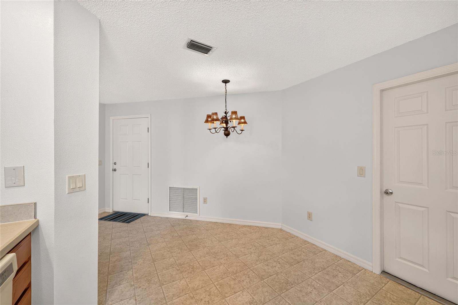 1049 Jackson St Property Photo 11