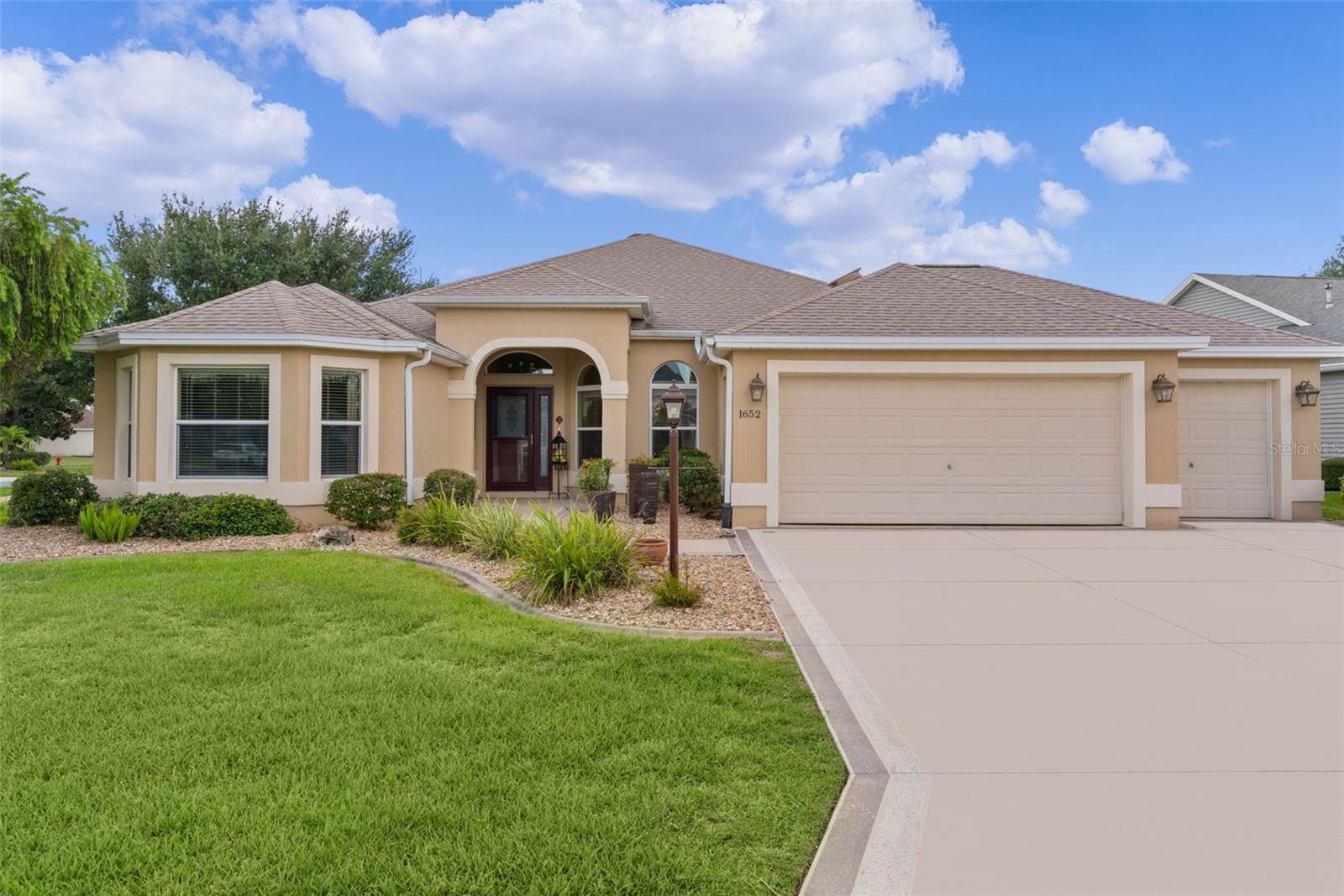 1652 ZANZIBAR PL Property Photo 1