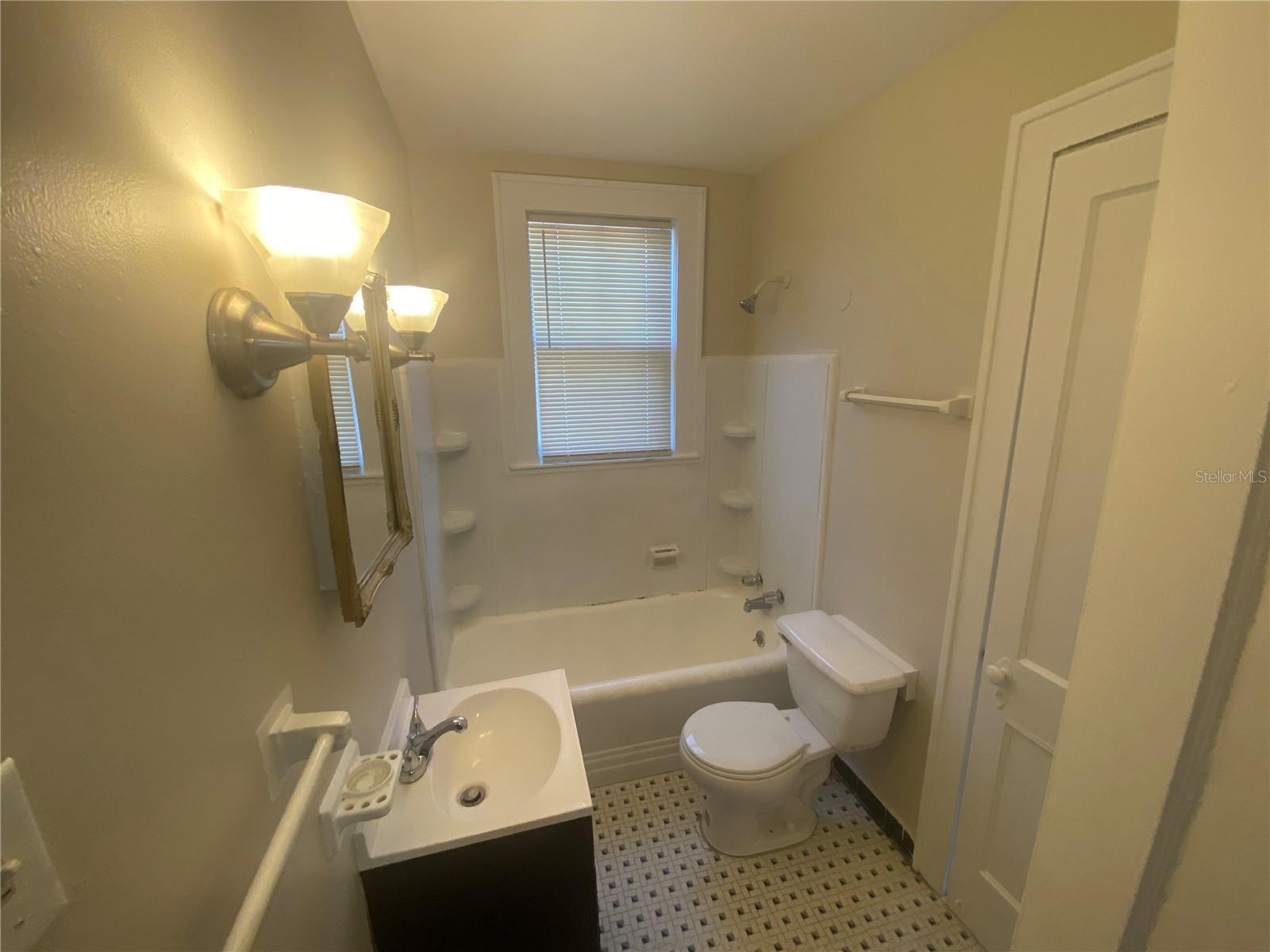 1120 Webster St #4 Property Photo 8