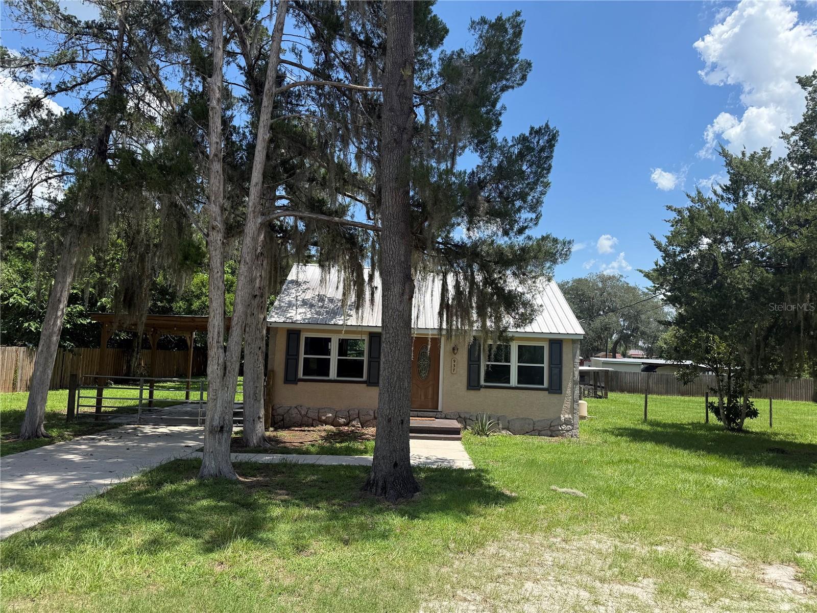 937 County Road 481w Property Photo 9