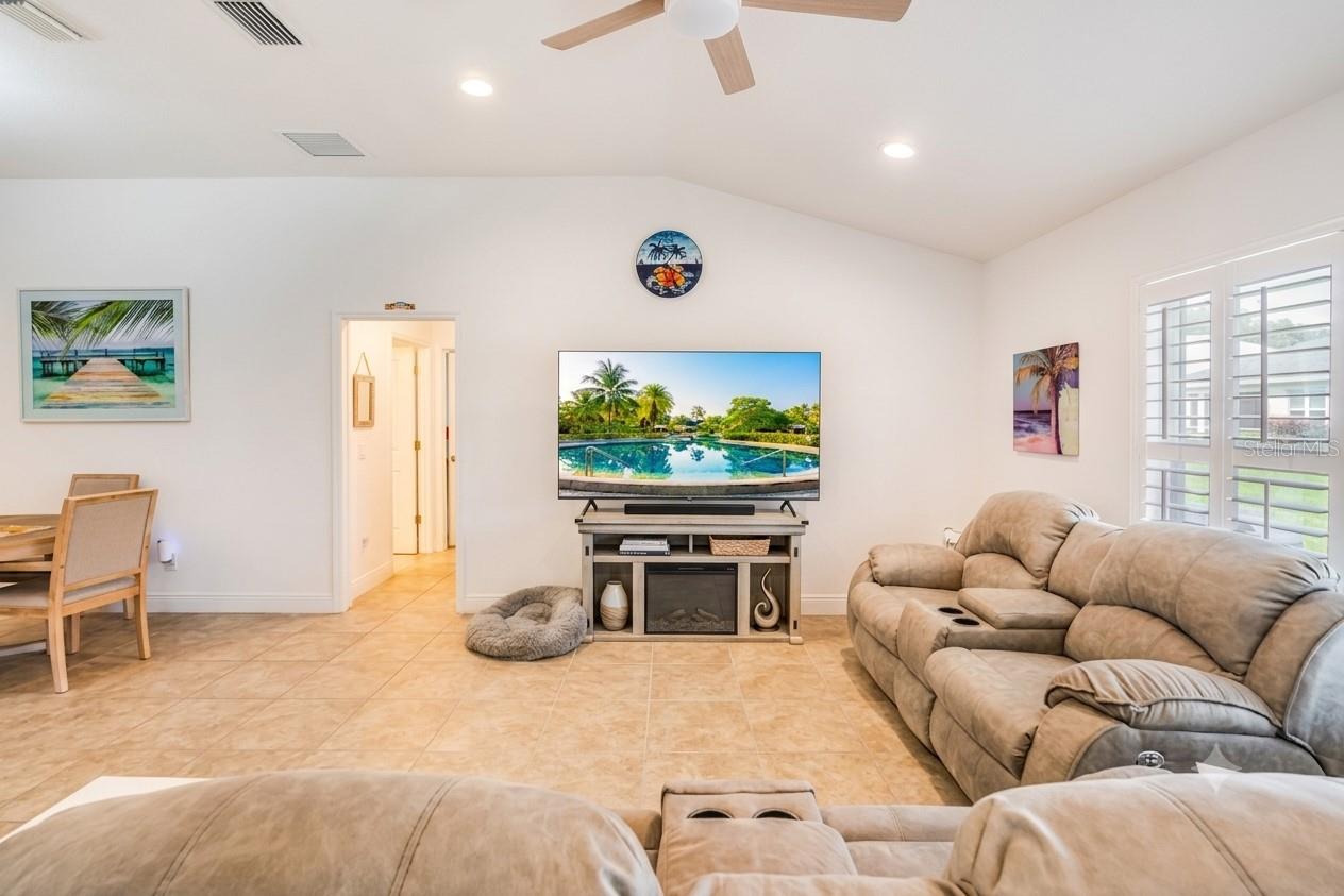10369 Silver Maple Ave Property Photo 12