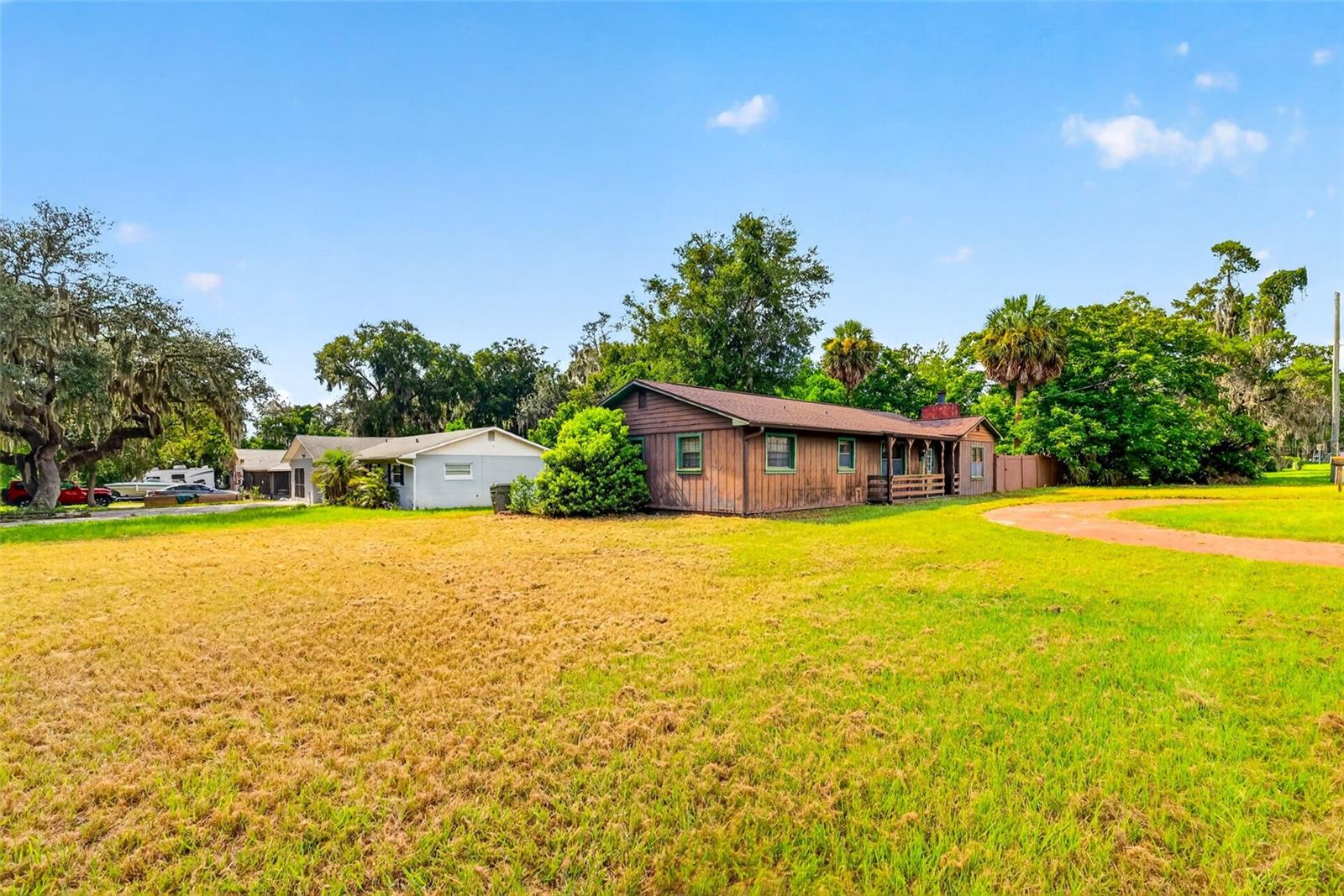 315 S Lone Oak Dr Property Photo 2