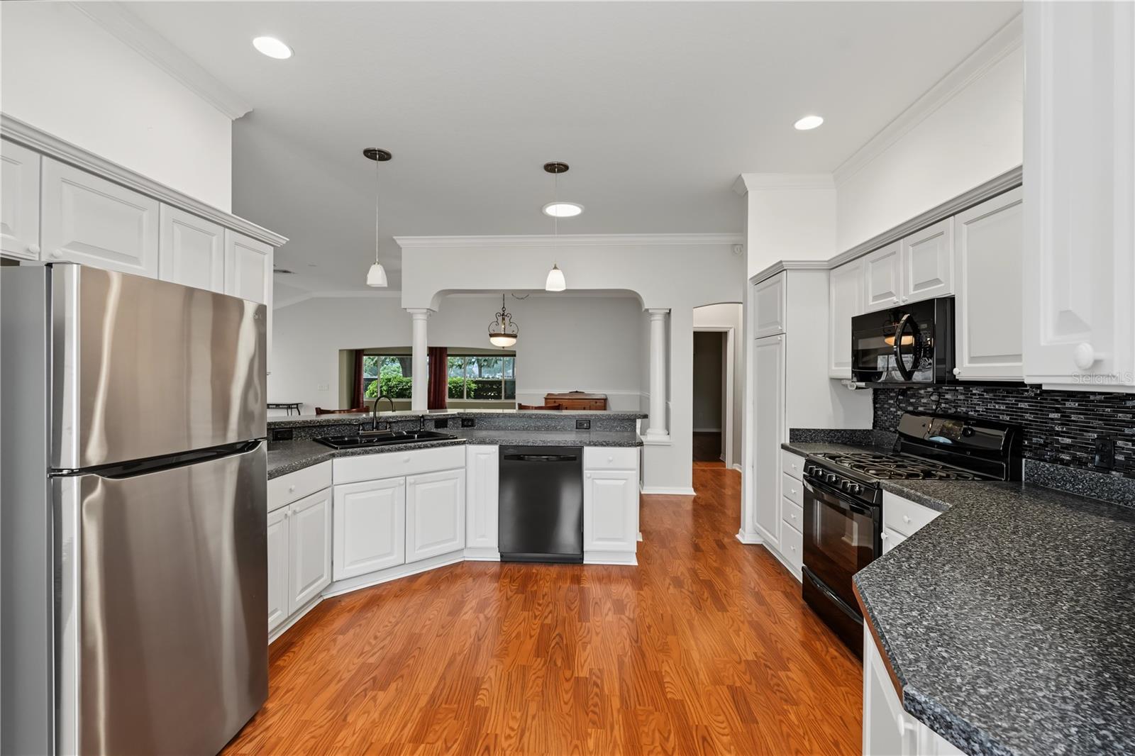 556 Kingston Way Property Photo 3