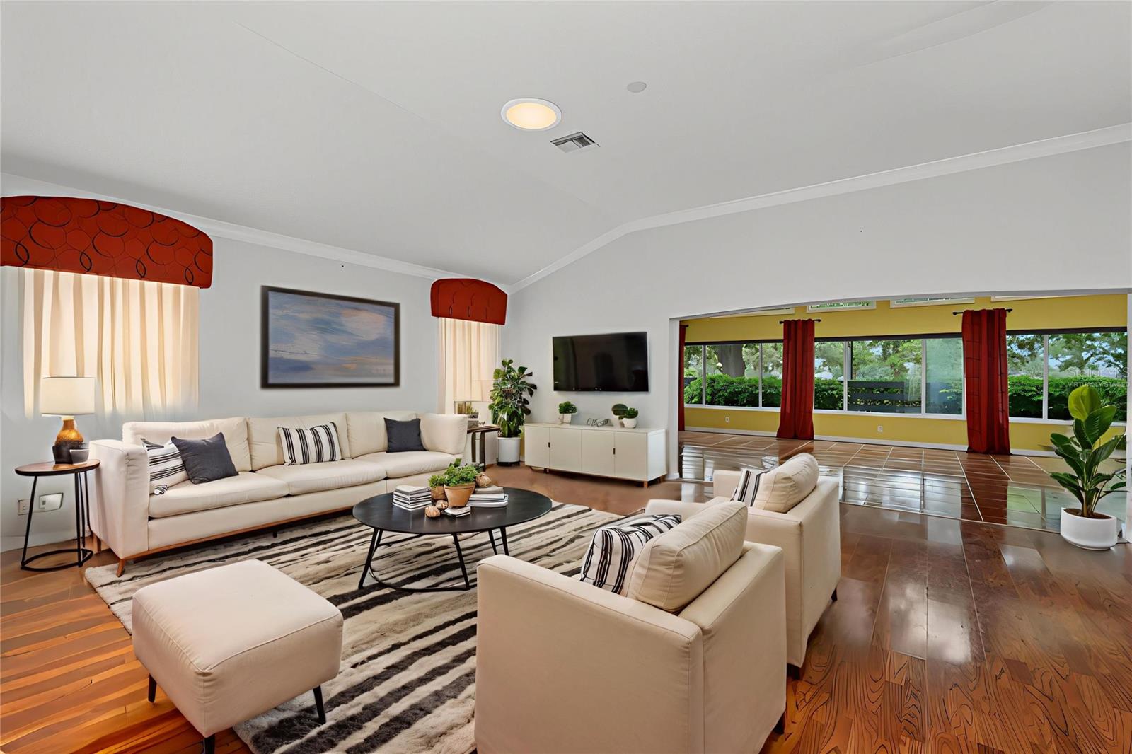 556 Kingston Way Property Photo 6