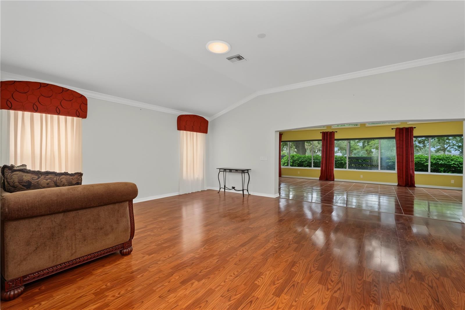 556 Kingston Way Property Photo 7