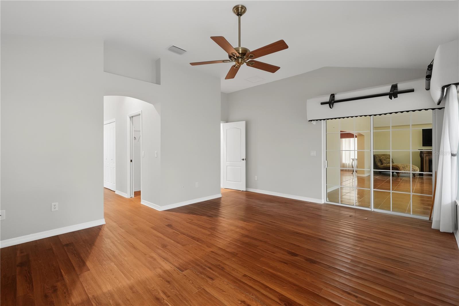 556 Kingston Way Property Photo 14