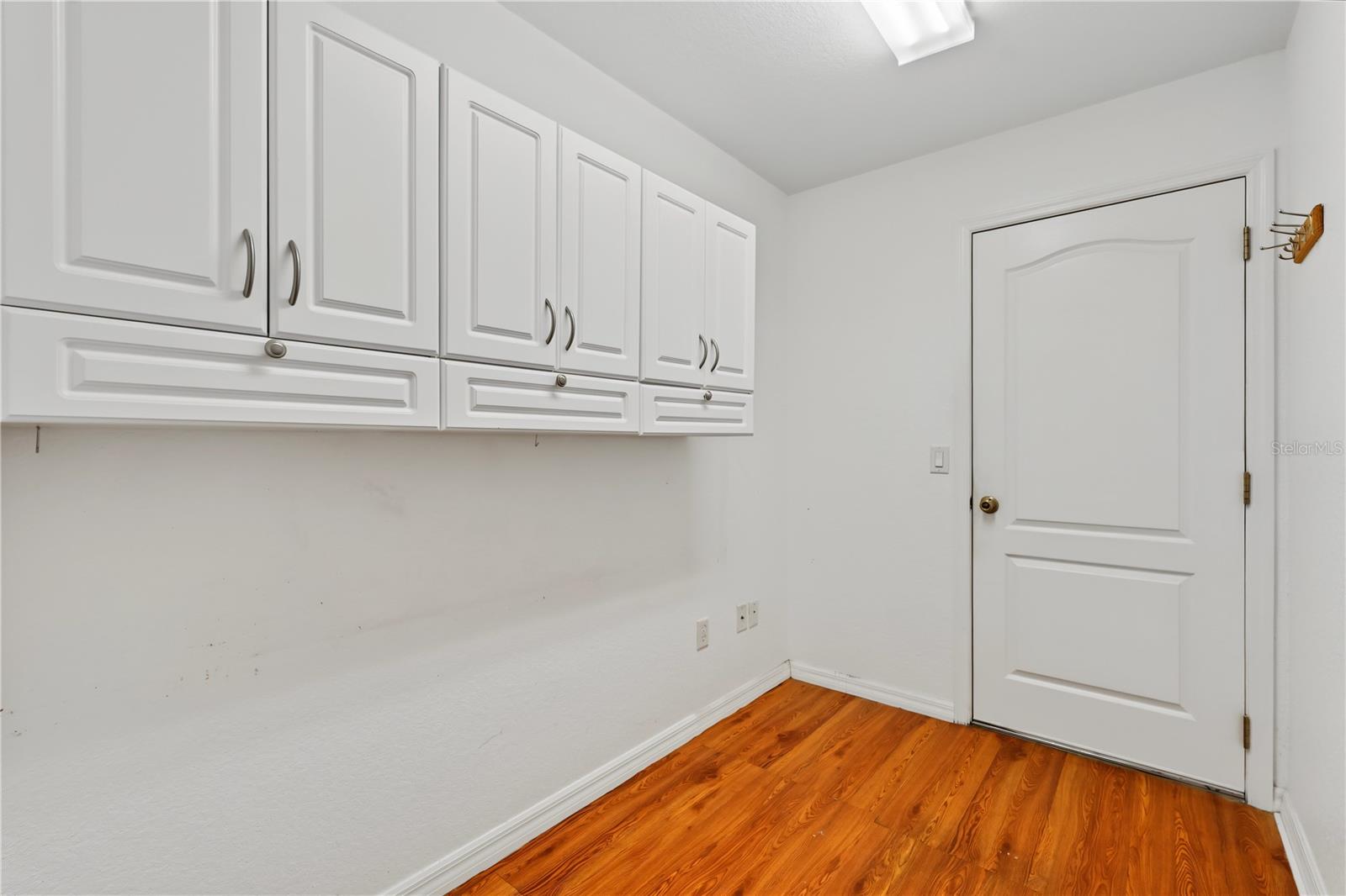 556 Kingston Way Property Photo 28