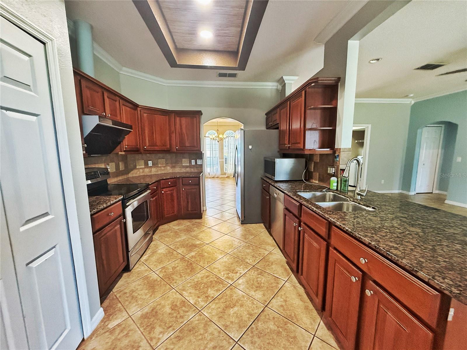 2222 Caxton Ave Property Photo 4