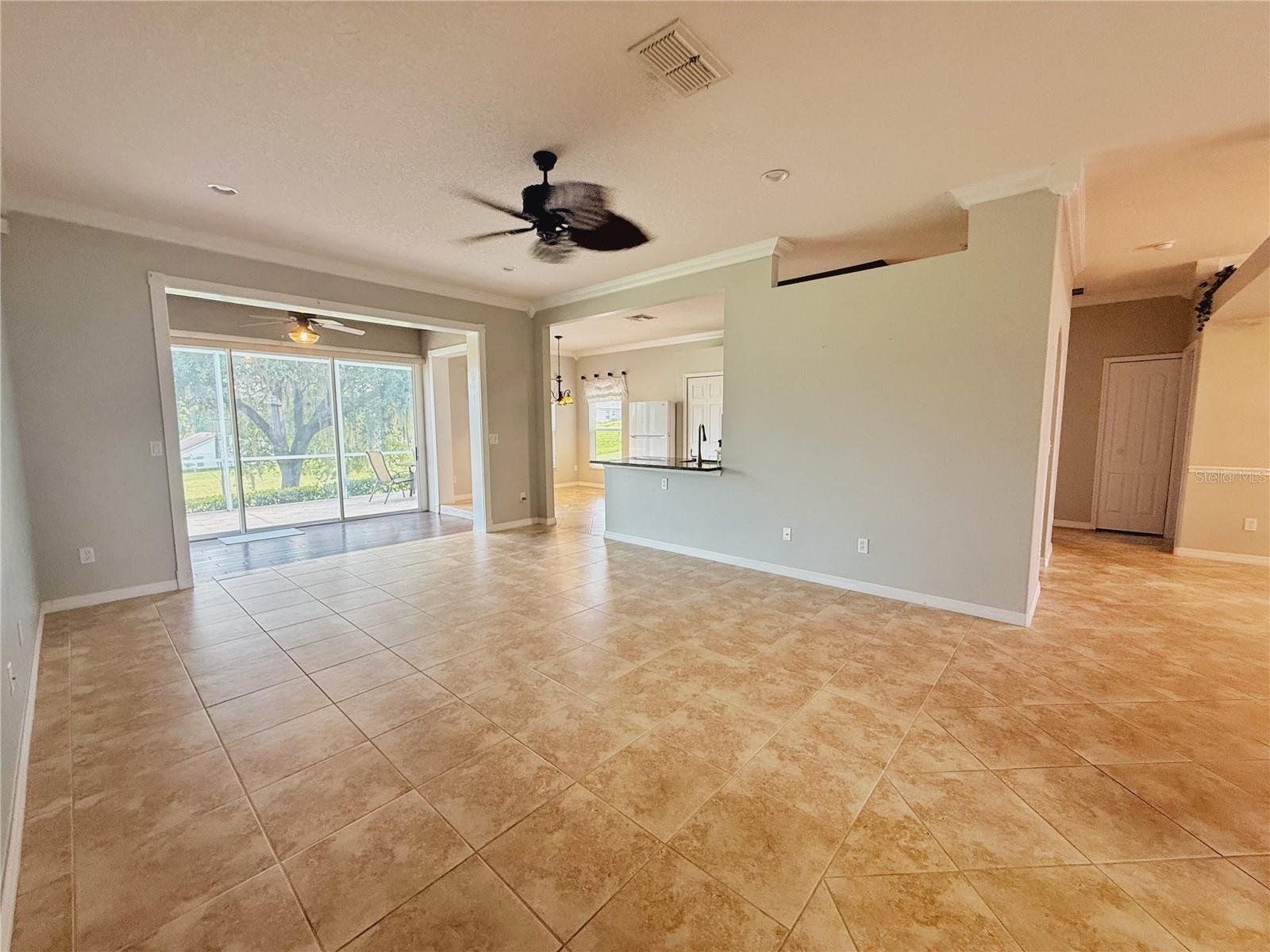 2222 Caxton Ave Property Photo 5